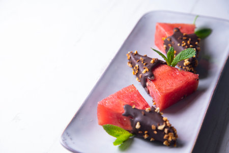 <p>Chunks of fresh watermelon dipped in chocolate and covered with caramelized almonds.</p>の写真素材