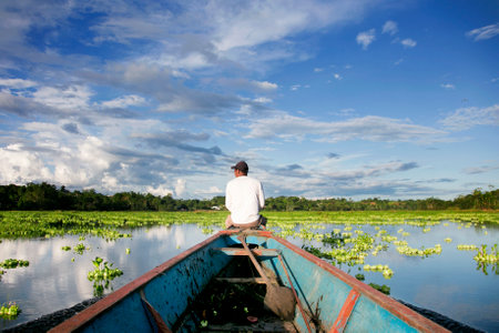 Fisherman working in Cuipari Lake in the peruvian jungle.のeditorial素材