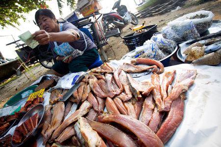 Sichon, Thailand; 1st January 2023: Sellers and buyers at the fish market on Sichon beach.のeditorial素材