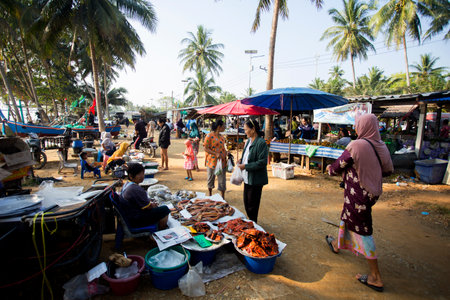 Sichon, Thailand; 1st January 2023: Sellers and buyers at the fish market on Sichon beach.のeditorial素材