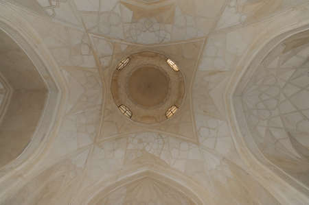 The ceiling in the form of a dome in a traditional ancient Asian mosaic. The details of the architecture of medieval Central Asiaのeditorial素材