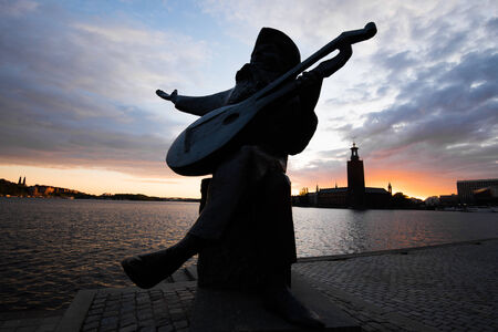 Evert Taube Statue at sunset, Stockholm, Swedenの写真素材
