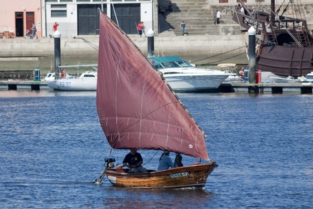 Vila do Conde - Portugal - June 2011. Sailboat "A Barola" in IX Meeting of Traditional Boats.  Every year, traditional boats from Iberian Peninsula sails by Ave river to show their features during Saint Johnのeditorial素材