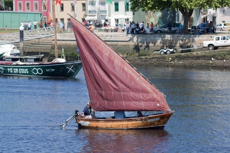 Vila do Conde - Portugal - June 2011. Sailboat "A Barola" in IX Meeting of Traditional Boats.  Every year, traditional boats from Iberian Peninsula sails by Ave river to show their features during Saint Johnのeditorial素材