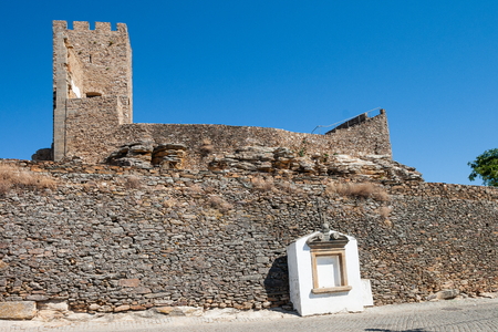 The Castle of Mogadouro is a medieval castle located in the civil parish of Mogadouro, Valverde, Vale de Porco e Vilar de Rei, in the municipality of Mogadouro, Portuguese district of BraganÃ§a. The castle was constructed between 1160 and 1165, in an areaのeditorial素材