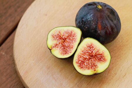 Fresh figs on wooden tableの写真素材