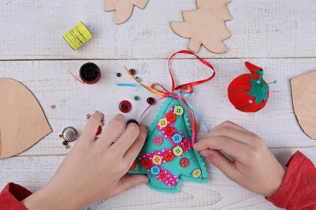 Child making felt Christmas Tree decoration ornament . Kids Art, Art Projects, Handmade New Year decorations. Happy family conceptの写真素材