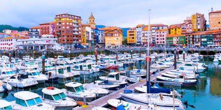 Bermeo Harbor, Bermeo, Biscay, Bizkaia, Vizcaya, Basque Country, Spain, Europeの写真素材
