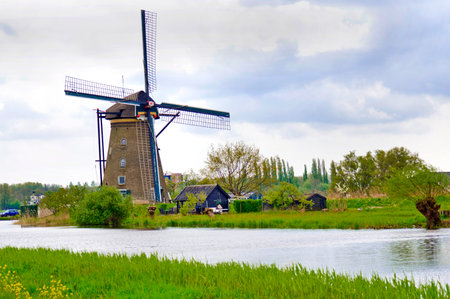 Kinderdijk, Traditional Dutch Windmills Pumping Water, Holland, Netherlands, Europeの写真素材