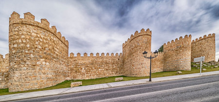 Walls of Avila, 11-14th Century Medieval Defensive Walls, UNESCO World Heritage Site, Spanish Cultural Heritage, Old City, Avila, Castile and Leon, Spain, Europeの写真素材