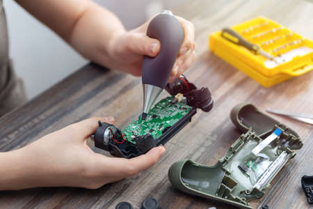Toronto, Canada - Mat, 23,2020: Close up of disassemble game controller repairing, cleaning or diagnostic.のeditorial素材