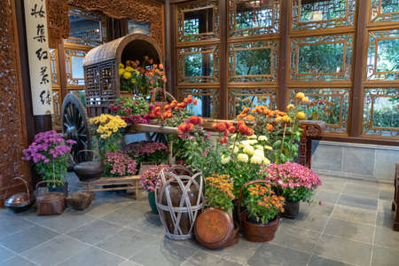 Portland, Oregon - 2018-11-21 -Chinese floral cart in Lan Su Chinese Gardenのeditorial素材