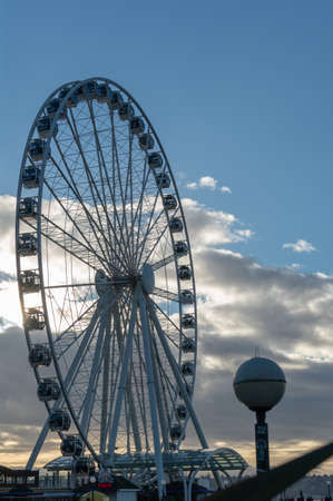 Seattle, Washington - 2018-12-30 Seattle Ferris wheel photo taken from the waterfrontのeditorial素材