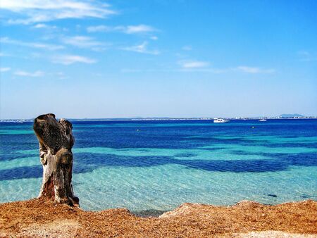 turquoise ocean water with wide view of the horizonの写真素材