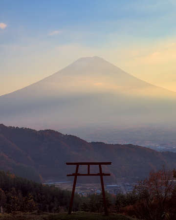 View of the silhouette of a torii gate with Mount Fuji visible in the background at duskのeditorial素材
