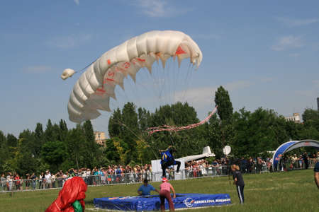 Skydiver Landing On The Ground With The Parachute Openのeditorial素材