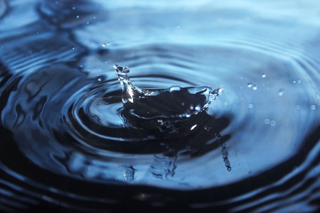 Water splash crown on water surface - Droplet Photographyの写真素材