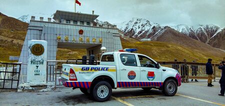 Gilgit Police Car at Khunjerab pass, Pak China Border 6/28/2018のeditorial素材