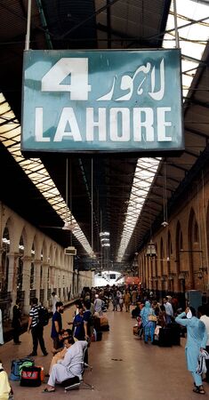 Passengers waiting for their train at Lahore Station, Pakistan 01/07/2018のeditorial素材