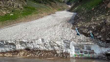 Drink Shop, Using Glaier To Keep The Drink Cold, In Naran Valley, Kaghan, Kpk, Pakistan 20/08/2019のeditorial素材