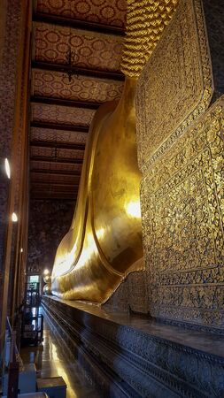 Reclining buddha golden statue In Wat Phra Chetuphon (Wat Pho) Buddhist temple complex Phra Nakhon District, Bangkok, Thailand 25/11/2019のeditorial素材