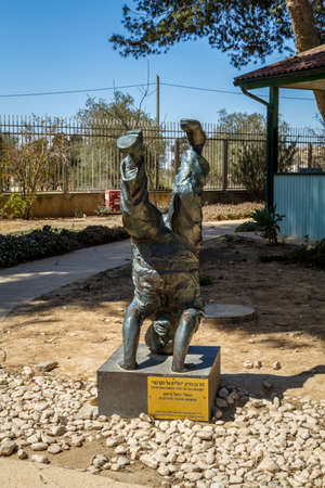 SDE BOKER, ISRAEL - MARCH 18: Sculptor: Rafael Maimon, sculpture of David Ben-Gurion standing on his head in kibbutz Sde Boker, Israel on March 18, 2016のeditorial素材