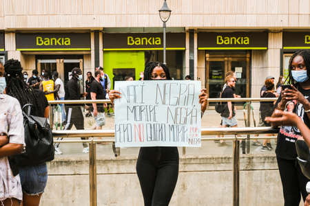 Palma de Mallorca, Spain - June 07 2020: Girl holding a banner in a peaceful protest. Spanish translation "I was born black, I will die black but I don't want to die because I am black"のeditorial素材