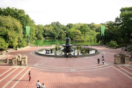 tourists admire the Bethesda fountainのeditorial素材