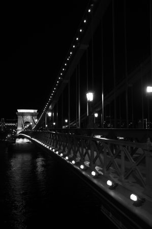 The Chain Bridge in Budapest in the evening in black and whiteのeditorial素材