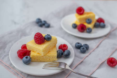 sweet home made vanilla pudding pie with fresh berries