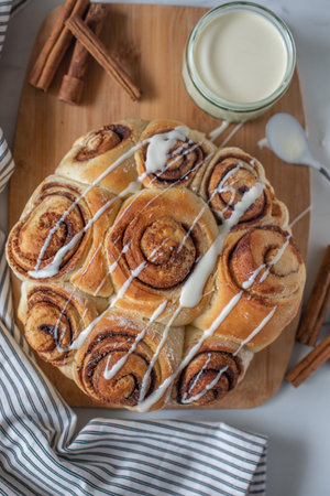 Beautiful fresh cinnamon rolls on wooden tableの写真素材