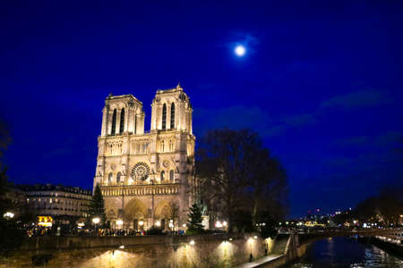 beautiful night in Notre dam, France.のeditorial素材