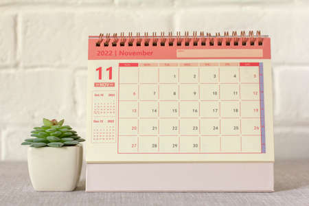 Desktop calendar for November 2022 on the tableの写真素材