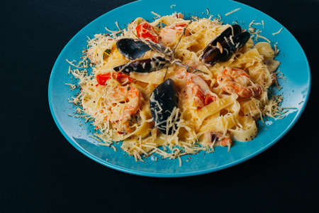 Salad with mussels and vegetables in a blue plateの写真素材