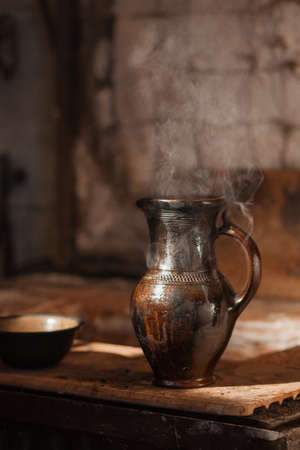 The goliny pot is covered with oil using a brush. Production secretsの写真素材