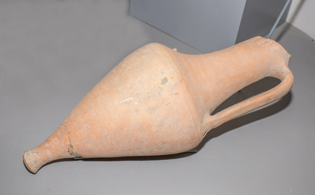 AZOV, RUSSIA- AUGUST 29- Amphora. 1st century BC. Clay in the museum - reserve on August 29; 2015 in Azovのeditorial素材