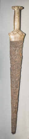 AZOV, RUSSIA- AUGUST 29- Sword with a gold-plated handle. 4th century BC. Gold, iron in the museum - reserve on August 29;2015 in Azovのeditorial素材