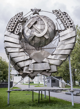 Moscow, Russia -September 09,2016: Coat of arms the USSR in the park Muzeon, aluminumのeditorial素材