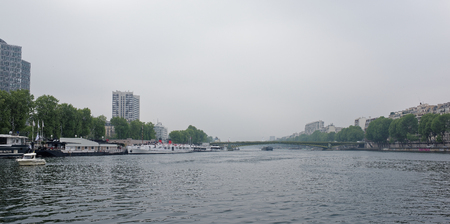 Paris; France-May 05; 2017: View of the Mirabeau Bridge. On the river Seine ships sail, some moored in the portのeditorial素材