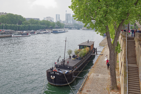 Paris; France-May 05; 2017: Port of Debilly, the bride descends from the ship with her relativesのeditorial素材
