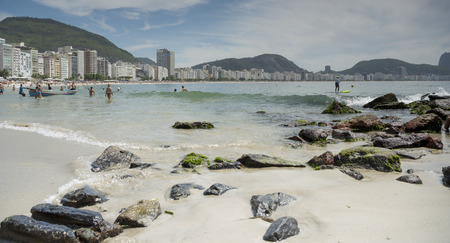Rio de Janeiro, Brasil- March 05,2019: Citizens are preparing to go boating. Copacabana Fortのeditorial素材