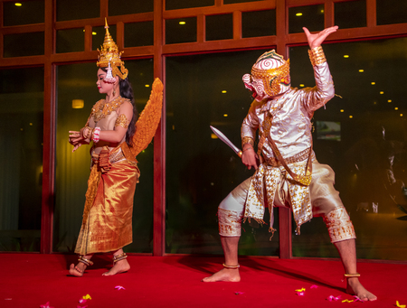 Siem Reap ,Cambodia-September 03, 2019: Khmer girl and boy perform folk danceのeditorial素材