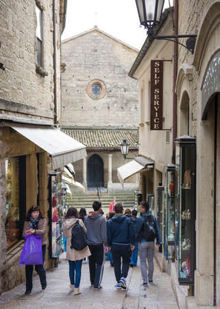 SANMARINO,ITALY-APRIL 05-Tourists visiting the attractions of the countryのeditorial素材