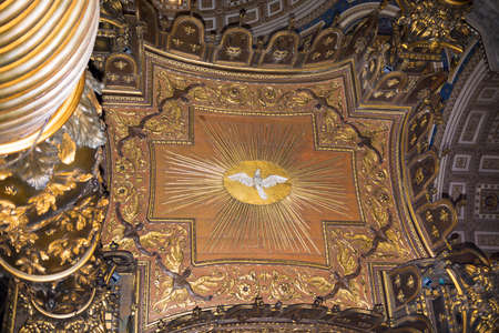 Vatican,Italy-April 04,2014: Bernini's baldacchino, inside Saint Peter's Basilica,のeditorial素材