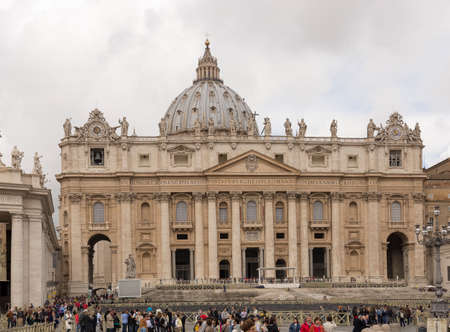 Vatican,Italy-April 04,2014: Tourists visiting St. Peter's Squareのeditorial素材