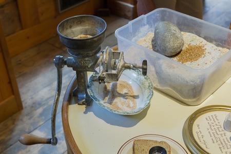 Photo of mettal flour manual grinding equipment