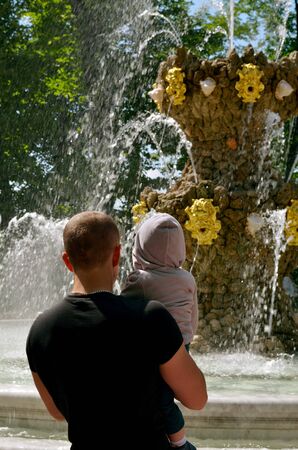Russia.Saint-Petersburg.Beautiful show with fountains watching the child with dad.の写真素材