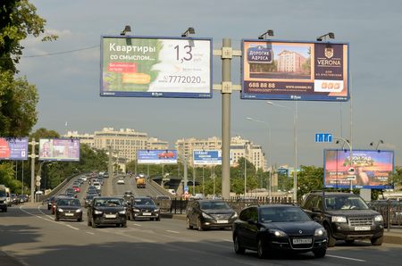 20.06.2016.Russia.Saint-Petersburg.Banners on the road,the traffic-all the attributes of a big city.のeditorial素材