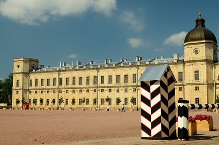 A guard shack stands at the entrance to the castle.It's painted in black and white.のeditorial素材