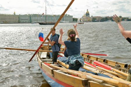 13.08.2016.Russia.Saint-Petersburg.The boat is moored.Raise the paddle to dry.のeditorial素材